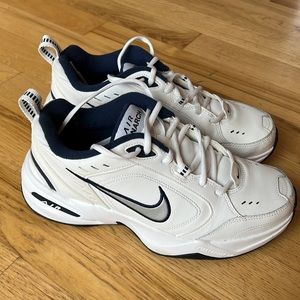 Men’s Nike air monarchs size 9 1/2
